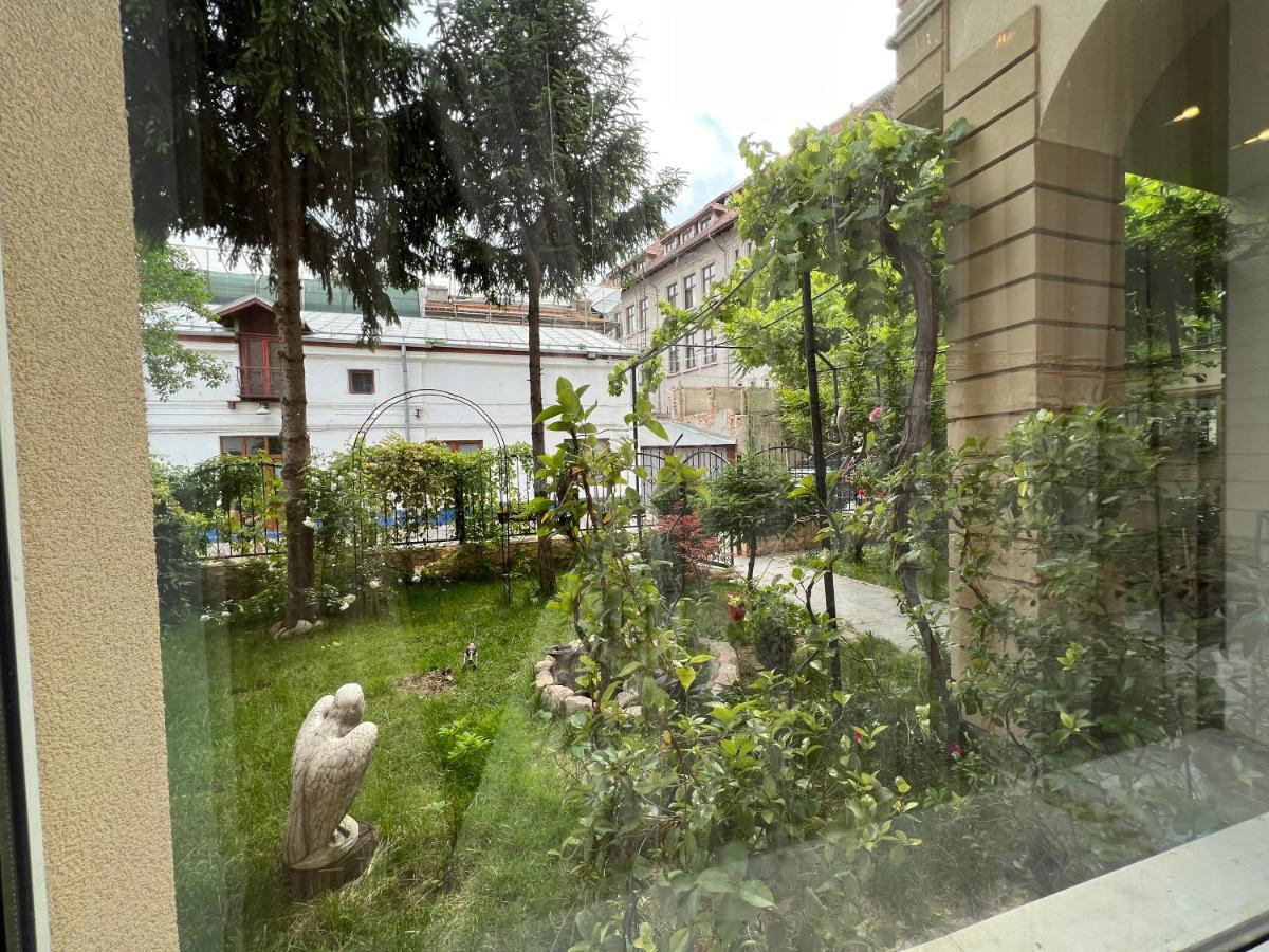 Hotel Boutique Cathedral Plaza Residences Room For Rent Downtown Bukares Bagian luar foto