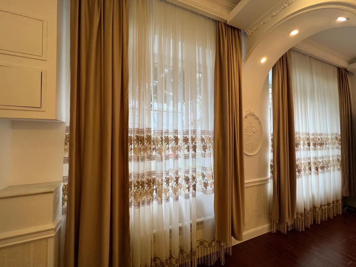 Hotel Boutique Cathedral Plaza Residences Room For Rent Downtown Bukares Bagian luar foto