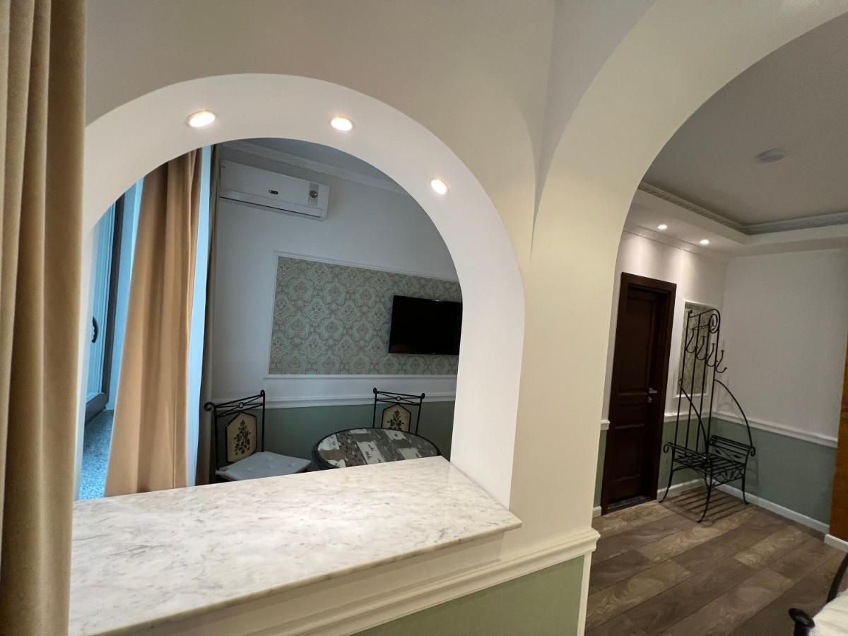 Hotel Boutique Cathedral Plaza Residences Room For Rent Downtown Bukares Bagian luar foto