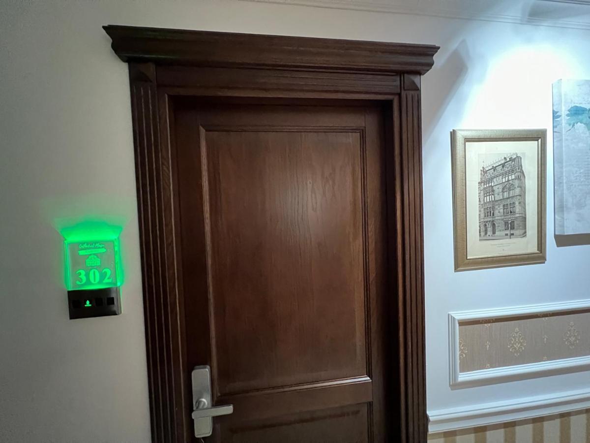 Hotel Boutique Cathedral Plaza Residences Room For Rent Downtown Bukares Bagian luar foto