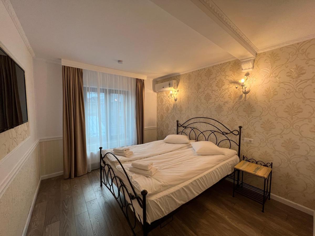 Hotel Boutique Cathedral Plaza Residences Room For Rent Downtown Bukares Bagian luar foto