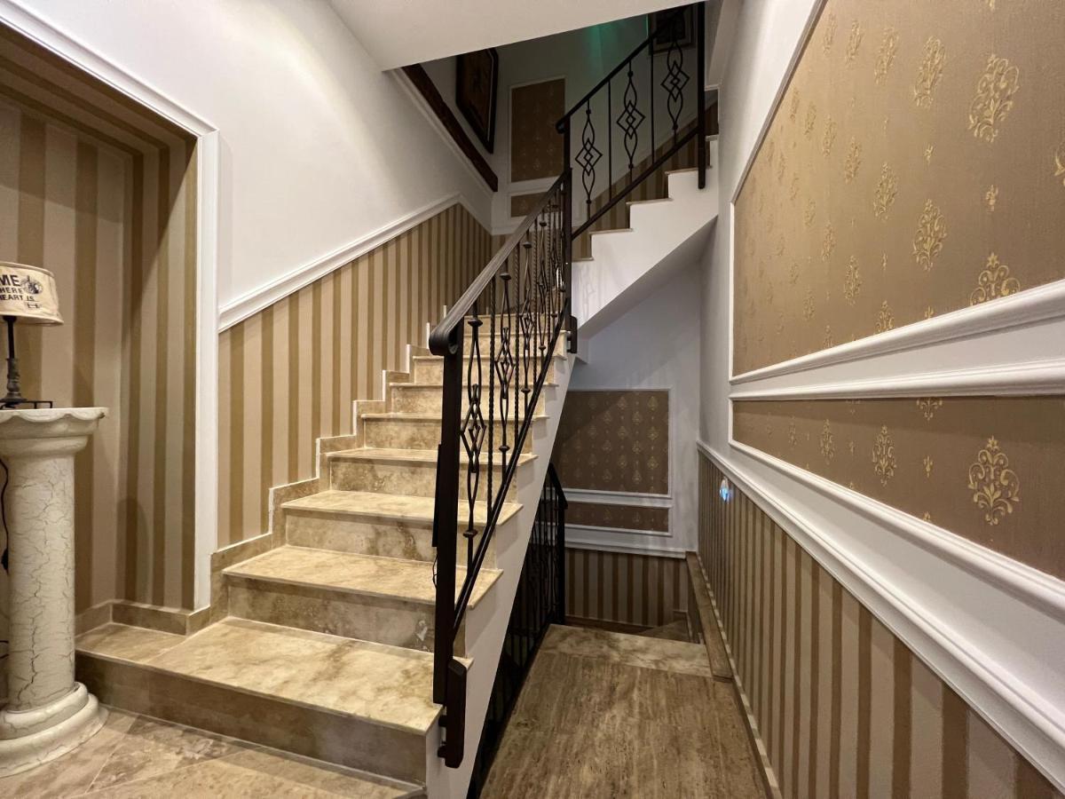 Hotel Boutique Cathedral Plaza Residences Room For Rent Downtown Bukares Bagian luar foto