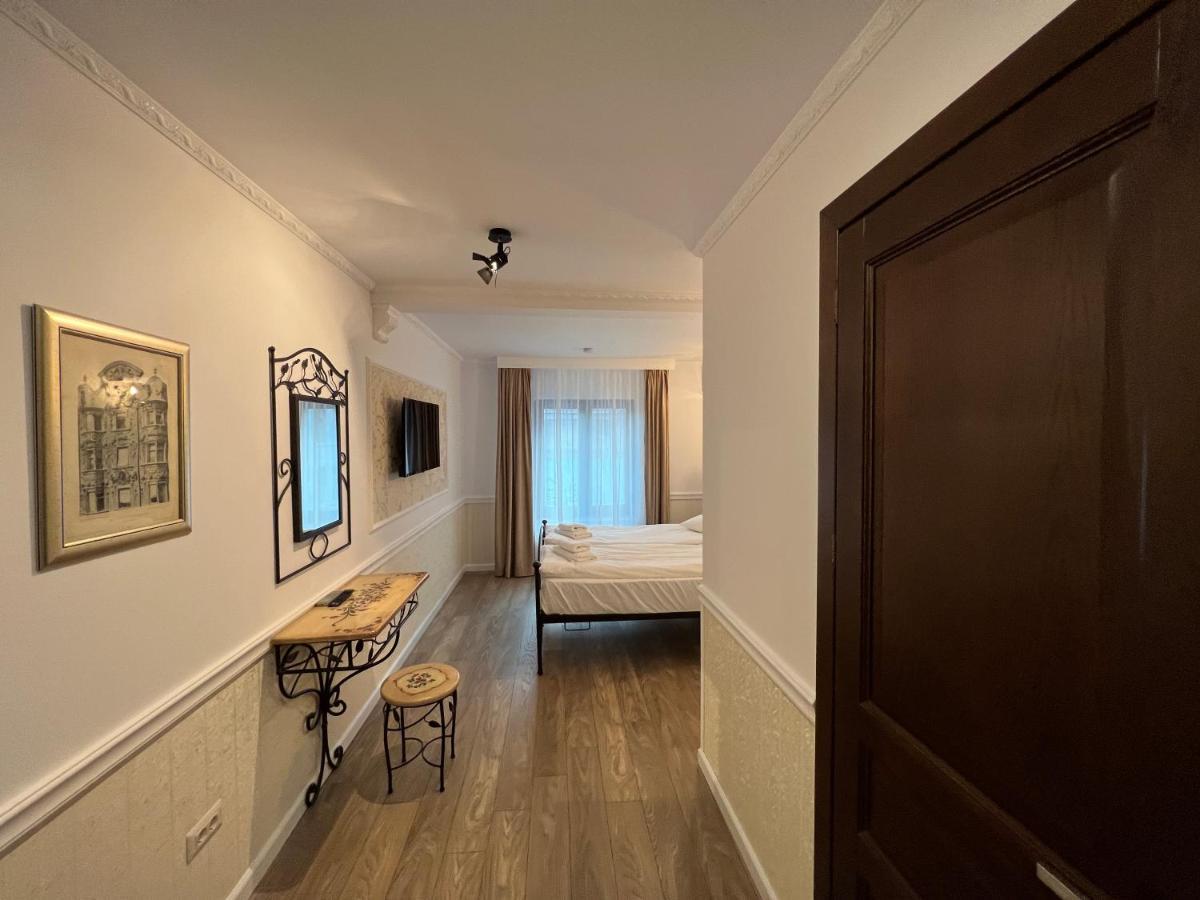 Hotel Boutique Cathedral Plaza Residences Room For Rent Downtown Bukares Bagian luar foto