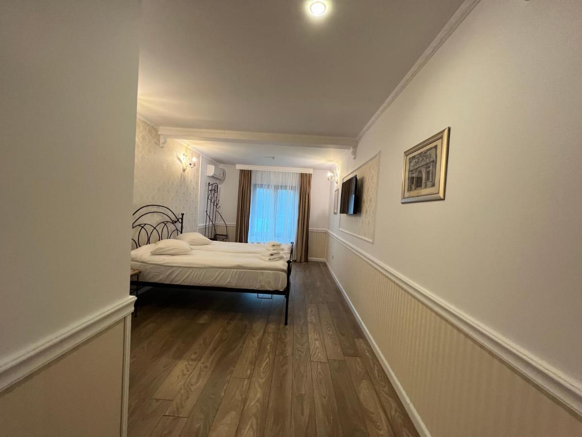 Hotel Boutique Cathedral Plaza Residences Room For Rent Downtown Bukares Bagian luar foto