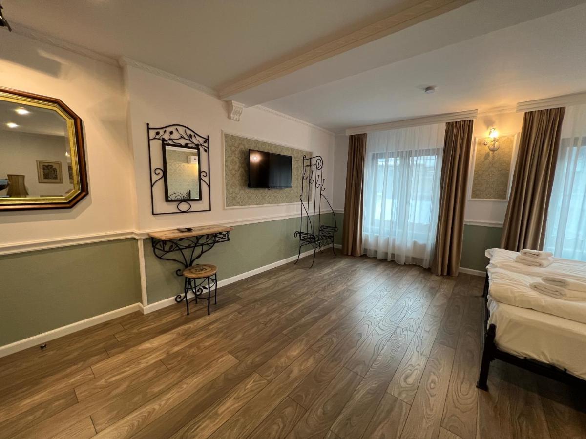 Hotel Boutique Cathedral Plaza Residences Room For Rent Downtown Bukares Bagian luar foto