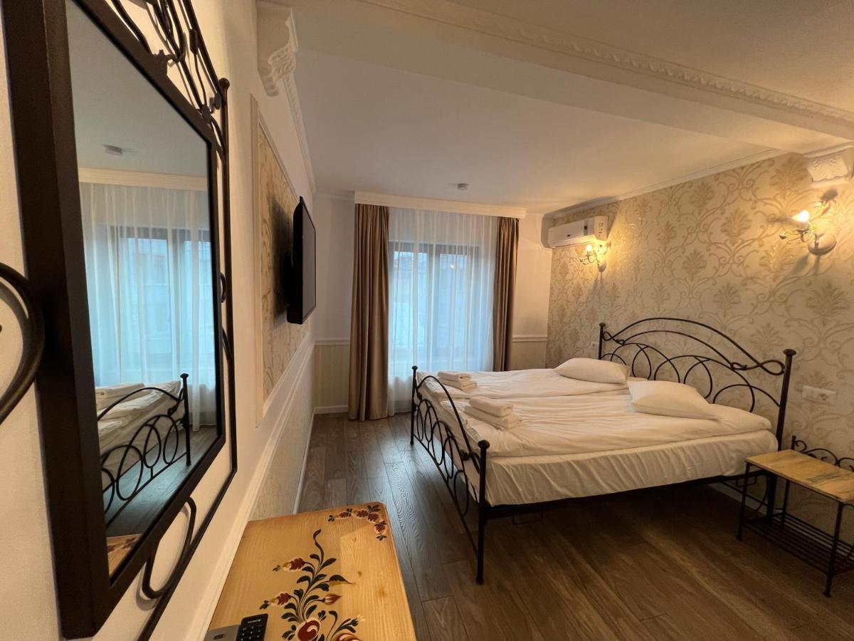 Hotel Boutique Cathedral Plaza Residences Room For Rent Downtown Bukares Bagian luar foto