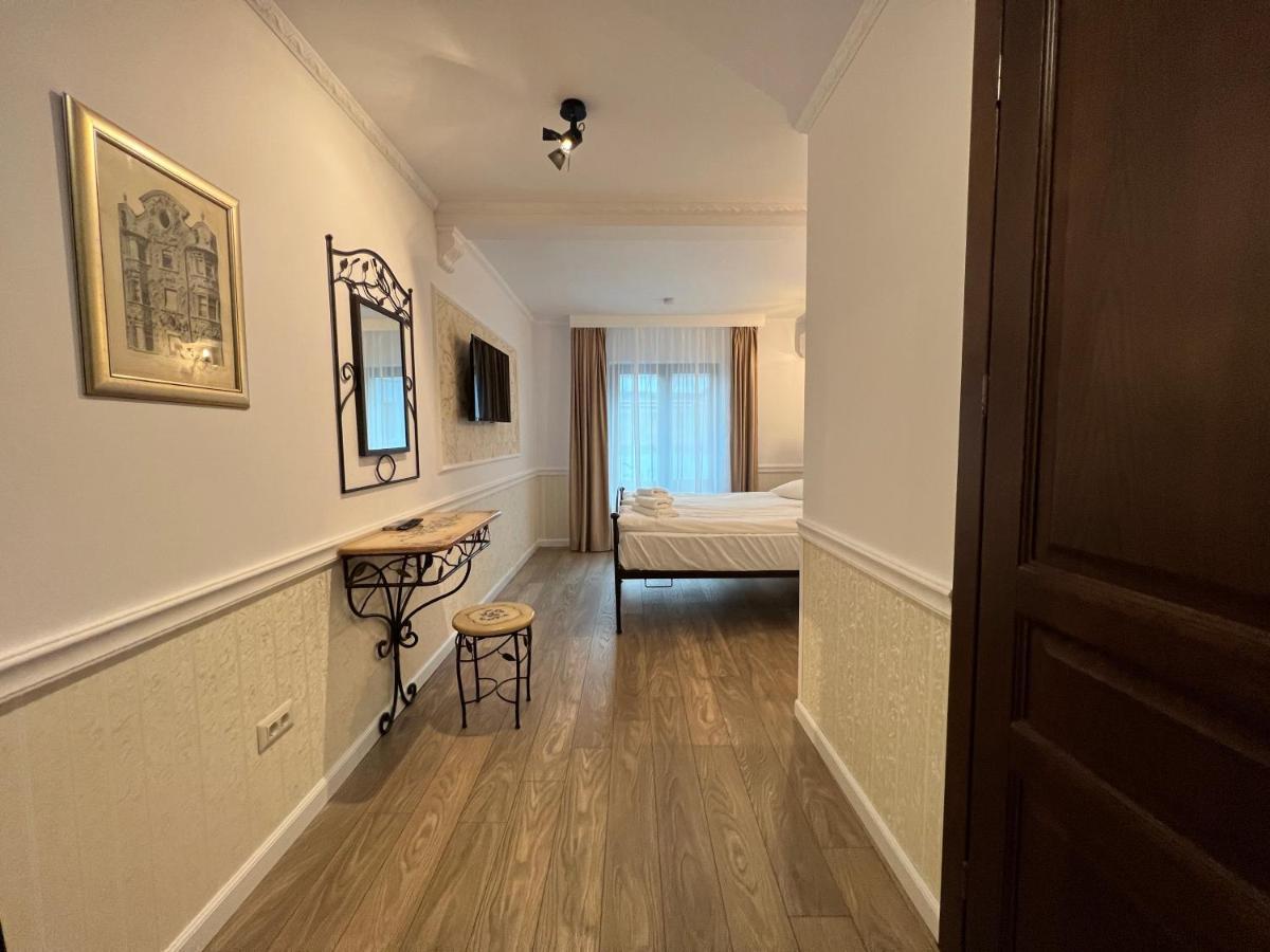 Hotel Boutique Cathedral Plaza Residences Room For Rent Downtown Bukares Bagian luar foto