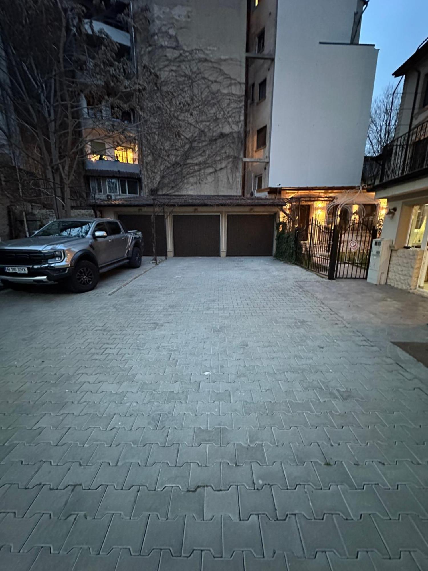 Hotel Boutique Cathedral Plaza Residences Room For Rent Downtown Bukares Bagian luar foto