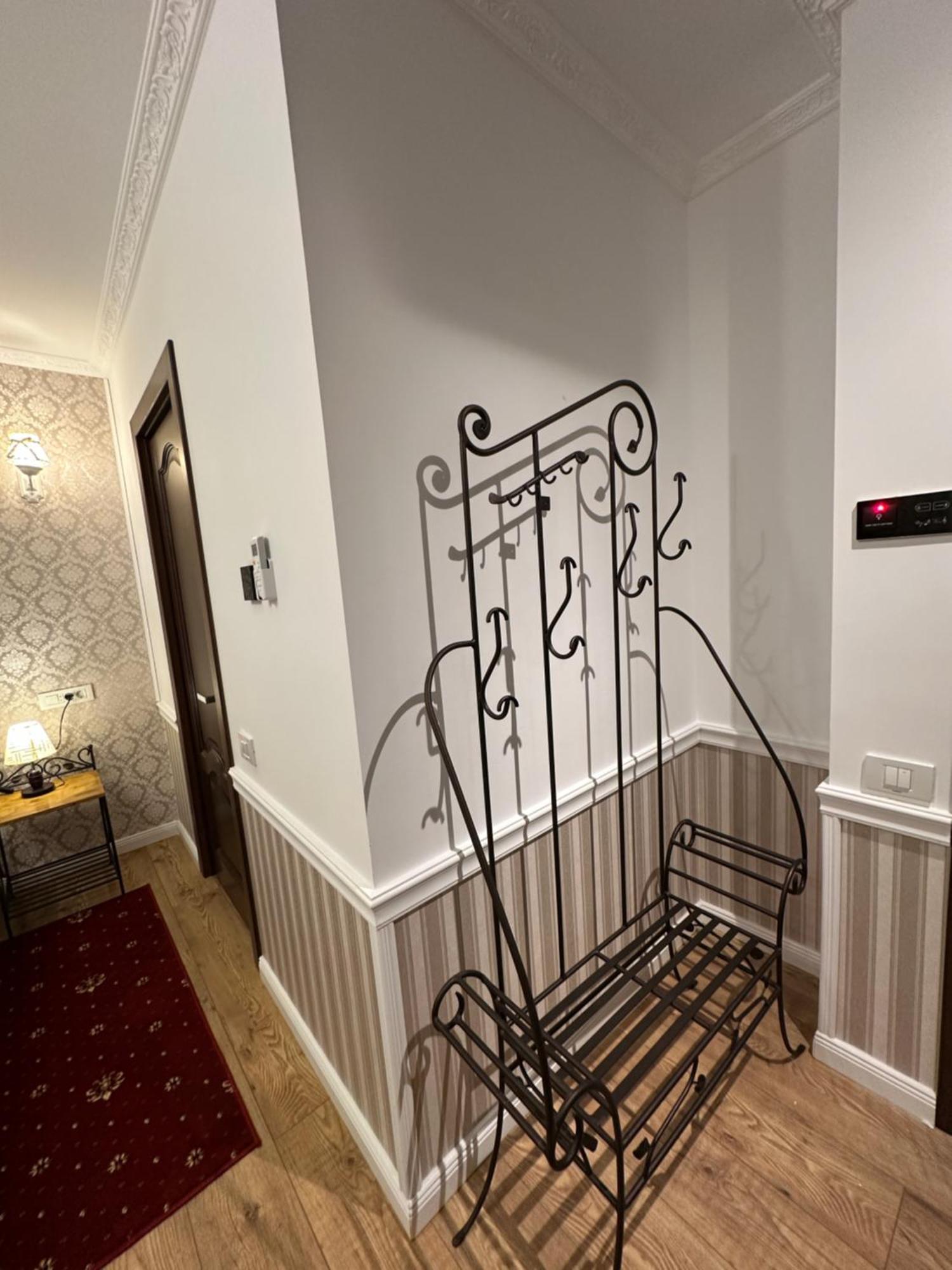 Hotel Boutique Cathedral Plaza Residences Room For Rent Downtown Bukares Bagian luar foto